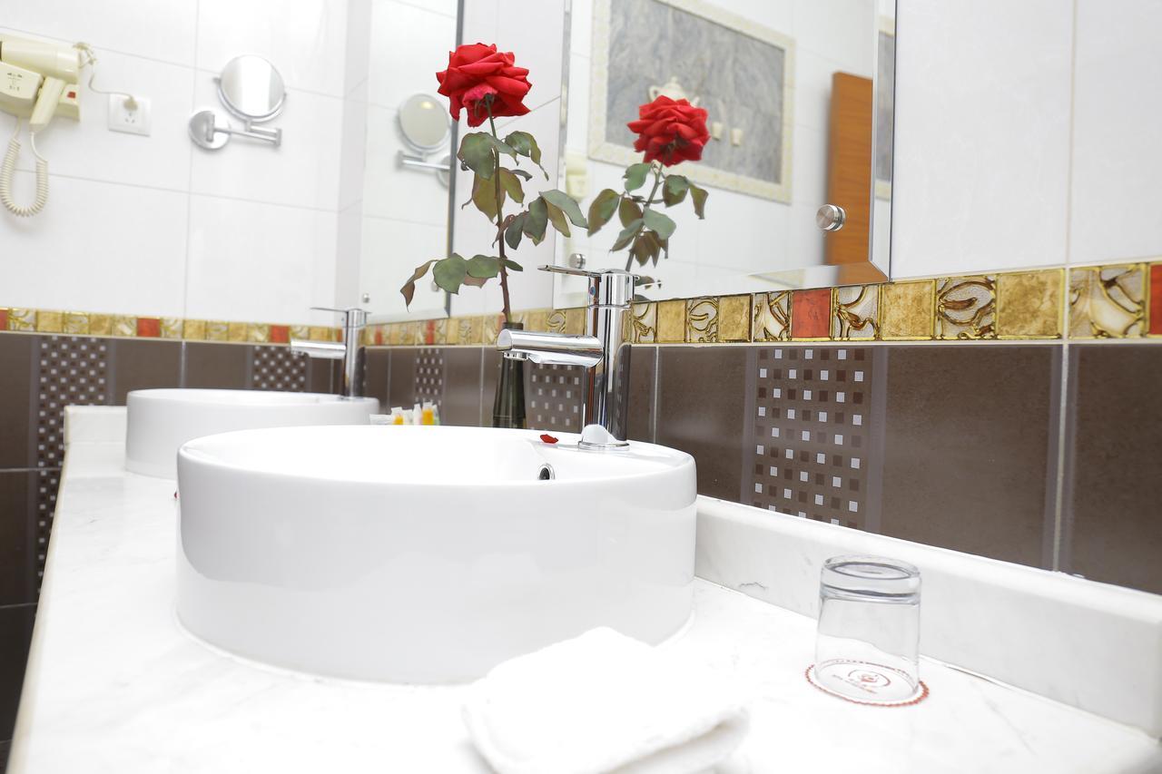 Hotel Paon D'Or Антананариву Екстериор снимка